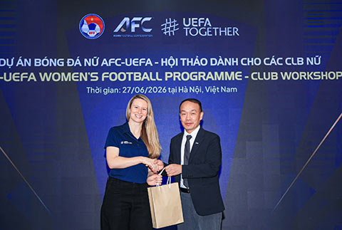 Chuyên gia Lowri Robert cho biết UEFA đang hỗ trợ VFF trong đề án phát triển bóng đá nữ - Ảnh: Đức Cường