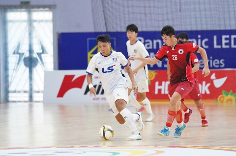 Minh Trí ghi bàn đầu tiên sau khi trở lại thi đấu từ đầu giai đoạn 2. Ảnh: Nguyễn Khanh