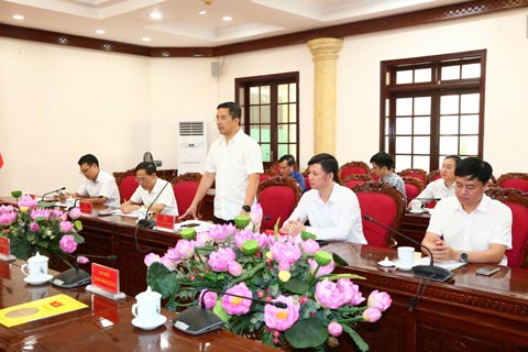 Phó Bí thư Thường trực Tỉnh ủy Nguyễn Hồng Phong phát biểu tại buổi làm việc