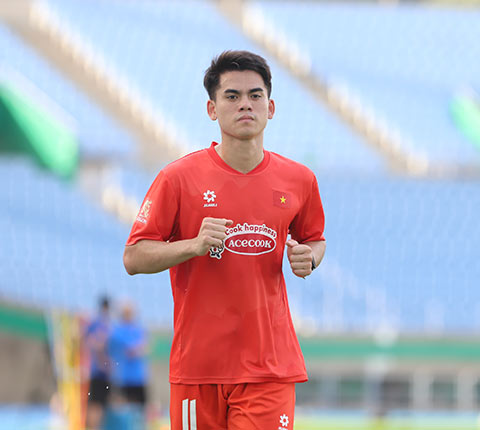 Hiện tại, Văn Khang đang cùng ĐT Việt Nam tập huấn tại Hàn Quốc chuẩn bị cho AFF Cup 2026