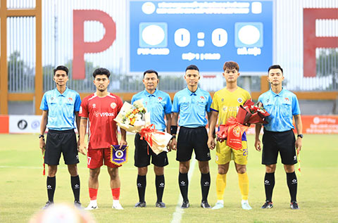 Sau Lễ khai mạc là trận đối đầu giữa PVF-CAND với Hà Nội ở bảng A