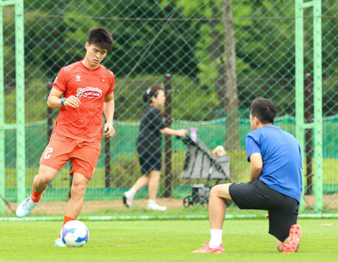 Duy Mạnh chia tay ĐT Việt Nam - Ảnh: VFF 