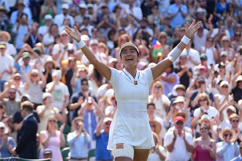 Eala hạ gục nhà vô địch năm 2025 Iga Swiatek ở vòng ba Wimbledon năm nay. Ảnh: WTA