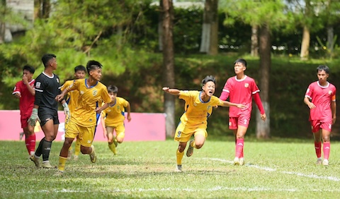 Niềm vui của cầu thủ SLNA khi có bàn thắng trước Đồng Nai. Ảnh: Nguyễn Hương