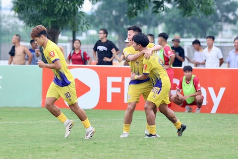 Niềm vui của các cầu thủ Hà Nội khi giành quyền vào bán kết. Ảnh: VFF