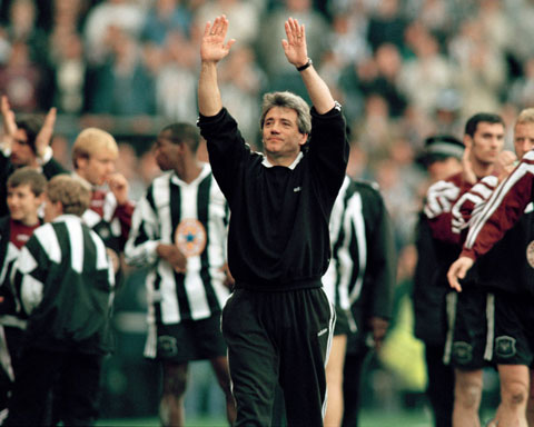 Keegan thể hiện T cầm quân khi dẫn dắt Newcastle - Ảnh: Getty Images