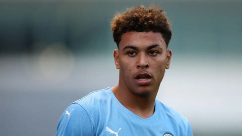 Bản hợp đồng kỷ lục của Chelsea, Morgan Rogers, trong màu áo Man City trước đây