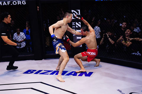 Phạm Thanh Ngân hạ knock-out Trịnh Xuân Anh ở hạng cân 65 kg tại LION Championship 13