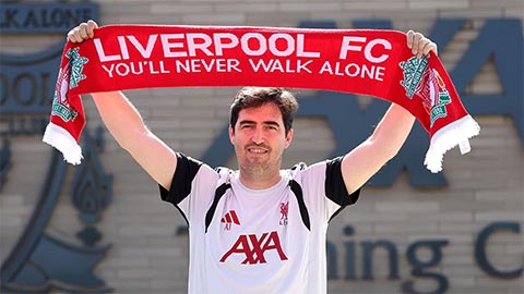 Andoni Iraola vừa có buổi phỏng vấn ra mắt trên cương vị HLV Liverpool