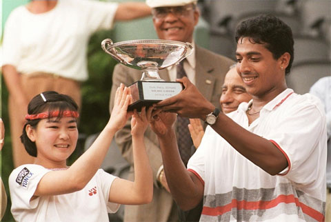 Hiraki và Bhupathi giành chức vô địch Roland Garros 1997