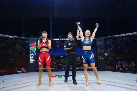 Ngọc Linh thắng Trần Lê Phi Khanh bằng khóa siết tại LION Championship 32