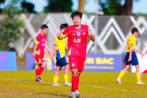 Niềm vui của cầu thủ TP.HCM I khi ghi bàn thắng. Ảnh: Anh Tuấn