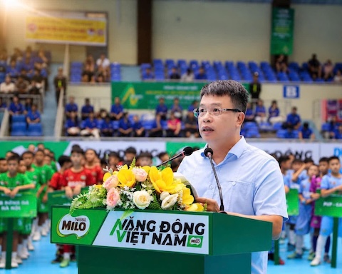 Nhà báo Nguyễn Phan Khuê  - Trưởng BTC giải phát biểu tại lễ khai mạc - Ảnh: BTC 