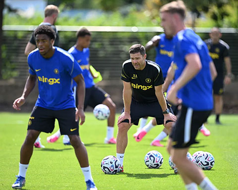 HLV Alonso mới tiếp quản Chelsea cách đây chưa lâu