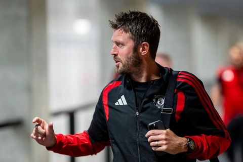 HLV Michael Carrick có lý do để hài lòng