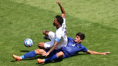 Khusanov trở thành cầu thủ người Uzbekistan đầu tiên chơi ở Premier League và góp mặt trong chiến dịch World Cup 2026