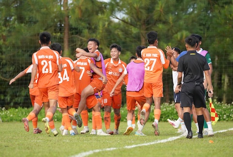 Niềm vui của U17 Đà Nẵng giành quyền vào vòng bán kết. Ảnh: Nguyễn Hương