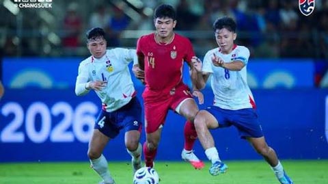 Lào (áo trắng) đã thua Thái Lan 0-5 ở trận ra quân