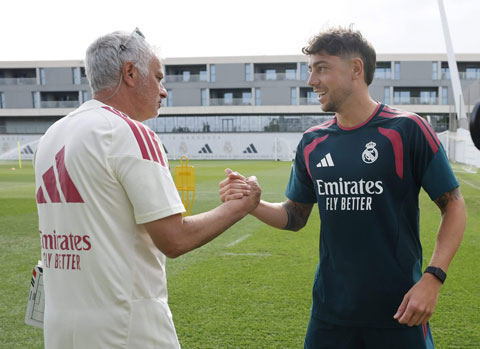 Nhưng Mourinho của hiện tại đã thân thiện hơn rất nhiều - Ảnh: The Athletic