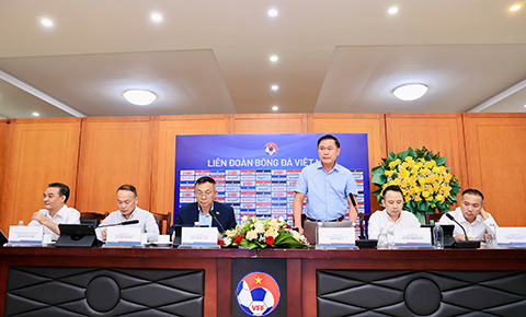 Phó chủ tịch VFF Trần Anh Tú phát biểu tại Hội nghị.