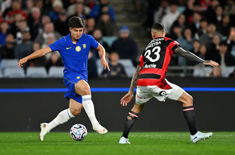 Satpayev (trái) lập cú đúp và để lại dấu ấn tích cực - Ảnh: getty images