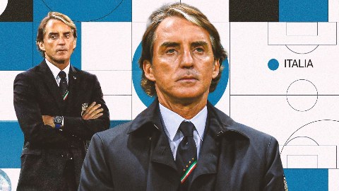 Simone Inzaghi celebrating with his Inter Milan players after beating Barcelona.