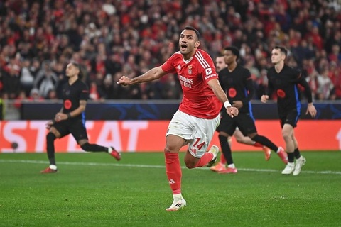 Pavlidis từng lập hat-trick vào lưới Barca ở Champions League mùa 2024/25. Ảnh: A Bola