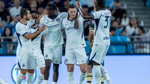 Thắng Man City, Inter vẫn lộ điểm yếu nơi hàng thủ