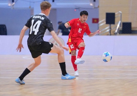 Futsal Việt nam (áo đỏ) đã chơi lấn lướt trước New Zealand. Ảnh: BTC