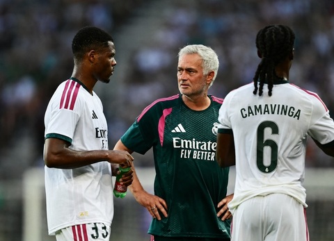 HLV Mourinho tỏ vẻ ấn tượng với Camavinga