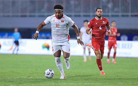 Xuân Son vào sân ở hiệp 2 và kết liễu Indonesia bằng bàn thắng ấn định chiến thắng 3-0 - Ảnh: Đức Cường
