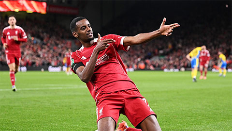  'Alexander Isak đã bị đồng đội làm tổn thương lòng tự trọng'