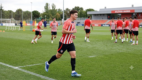 Julian Alvarez trở lại Atletico tập luyện