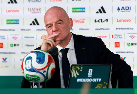 Ông Infantino đang chịu sức ép nặng nề