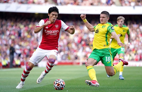 Tzolis từng đối đầu Arsenal khi còn khoác áo Norwich