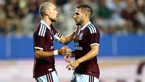 Aston Villa có chiến thắng tưng bừng trước Pathum