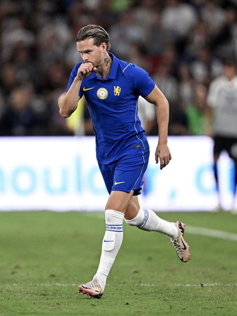 Mudryk có lần ra sân đầu tiên cho Chelsea sau 615 ngày chịu án treo giò - Ảnh: Fabrizio Romano