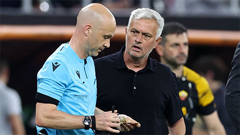 Trọng tài bị Mourinho ghét nhất có công việc mới