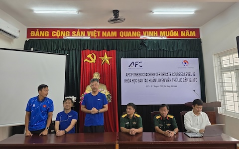 Giảng viên Yasumatsu Mikinobu. Ảnh: VFF