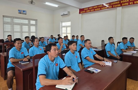 Các học viên tham dự khoá học huấn luyện thể lực. Ảnh: VFF