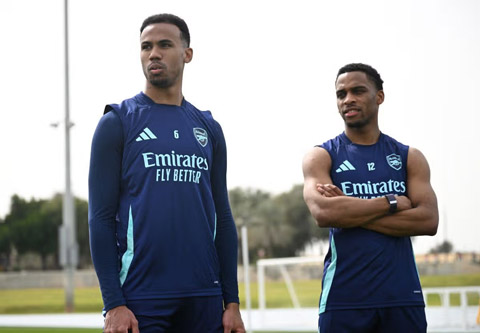 Arsenal đã gia hạn hợp đồng T trợ với hãng hàng không Emirates