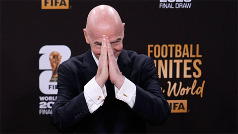 Infantino được cho là đã thăng chức cho nhân tình, tăng lương cho bà thêm 30% và đưa mức lương lên khoảng 160.000 franc Thụy Sĩ
