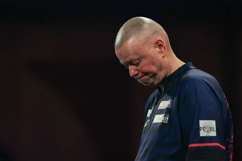 Van Barneveld vừa bị nhận án phạt