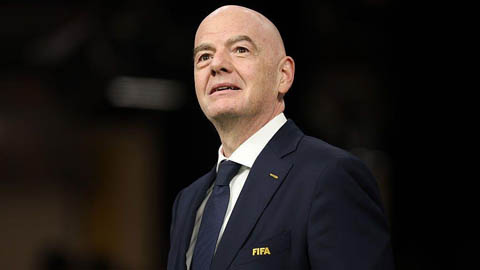  Infantino nguy cơ 'thân bại danh liệt' sau khi 'người tình' nhận tiền