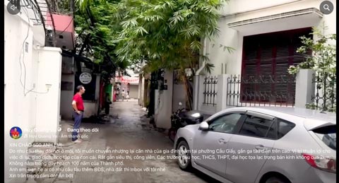 BLV Quang Huy bên ngoài căn nhà của mình