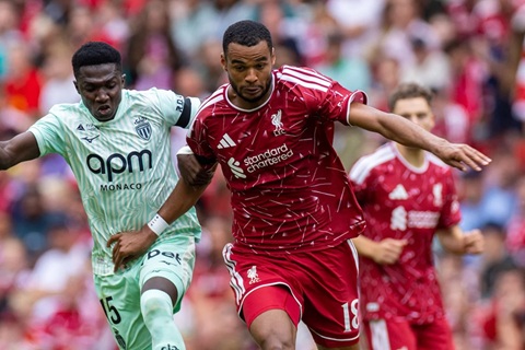 Các cầu thủ Liverpool đang tìm đến điểm rơi phong độ trước mùa giải mới