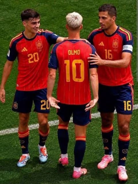 Rodri có mối quan hệ rất tốt với các tuyển thủ Tây Ban Nha của Barca. Ảnh: Facebook