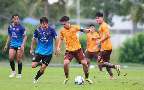 HAGL có chiến thắng 2-1 trước Suphanburi của Thai League 3 ở trận giao hữu đầu tiên trên đất Thái Lan - Ảnh: HAGL
