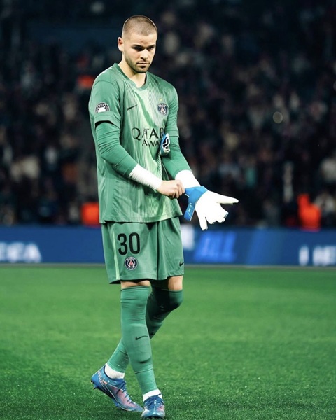 Chevalier có phần thiệt thòi trong cuộc cạnh tranh trong khung gỗ PSG