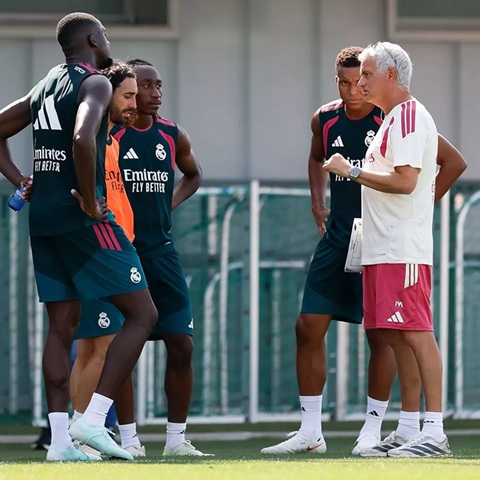 Thầy trò HLV Mourinho tích cực tập luyện trước thềm mùa giải mới